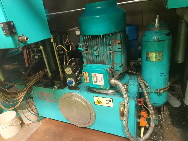 Photo #5 of Used HDPE 4+4 Blow Molding Machine TECHNE SYSTEM up to 2700 bph