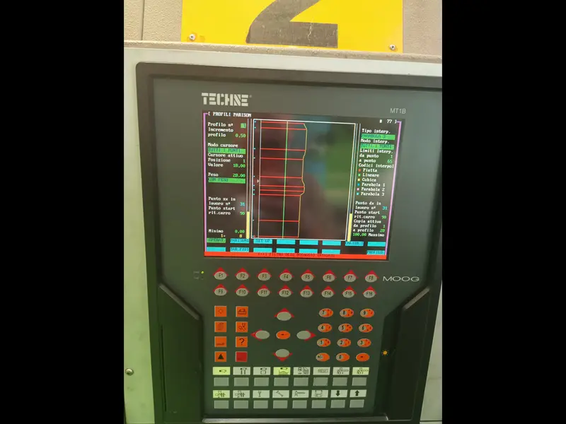 Photo #6 of Used HDPE 4+4 Blow Molding Machine TECHNE SYSTEM up to 2700 bph