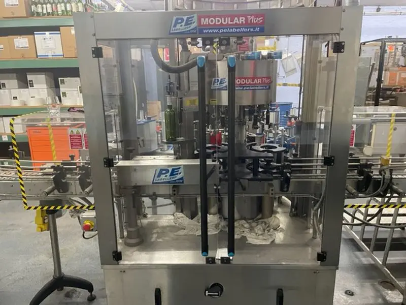 Photo #11 of Used bottling Line BERTOLASO for still wine