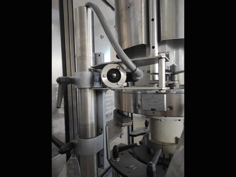 Photo #5 of Used overhauled capping machine BERTOLASO DELTA up to 6000 bph