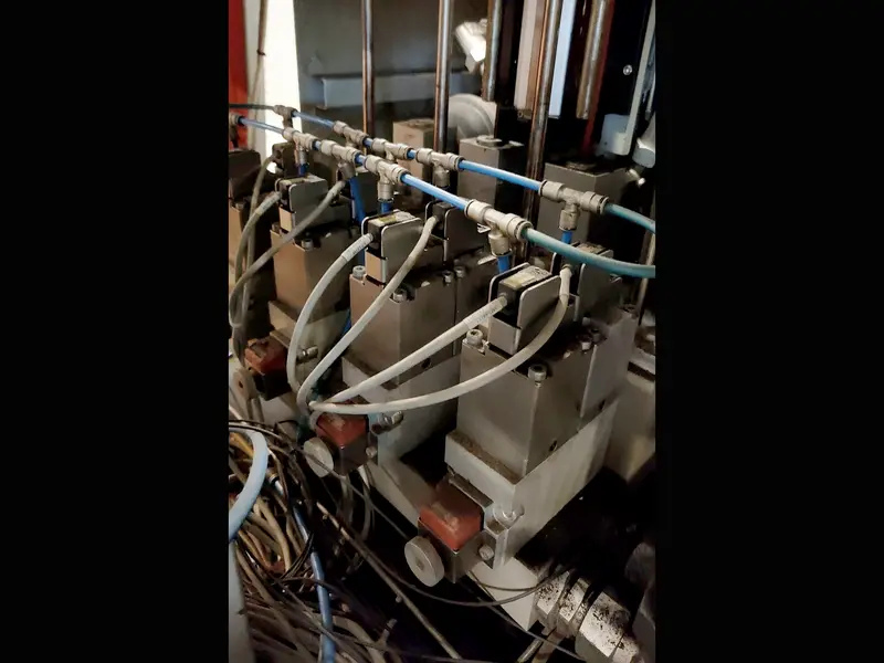 Photo #7 of Used Blow Molding Machine KOSME KSB 4L up to 6800 bph