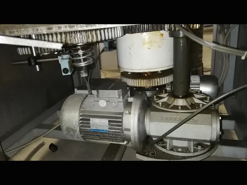 Photo #5 of Used Capping Machine AROL T stopper year 2006