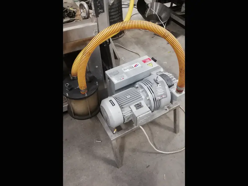 Photo #6 of Used Capping Machine AROL T stopper year 2006