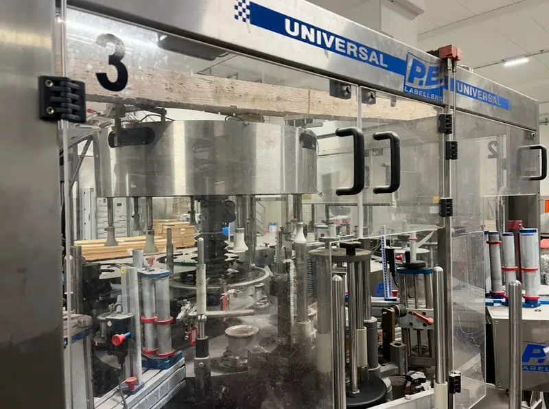 Photo #2 of Used Labeling Machine PE LABELERS Universal Master up to 7500 bph