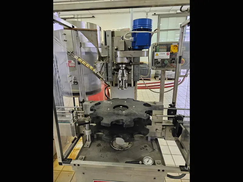 Photo #2 of Used capping machine BERTOLASO Aluminium screw up to 1200 bph