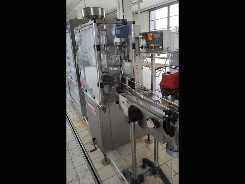 Photo #3 of Used capping machine BERTOLASO Aluminium screw up to 1200 bph