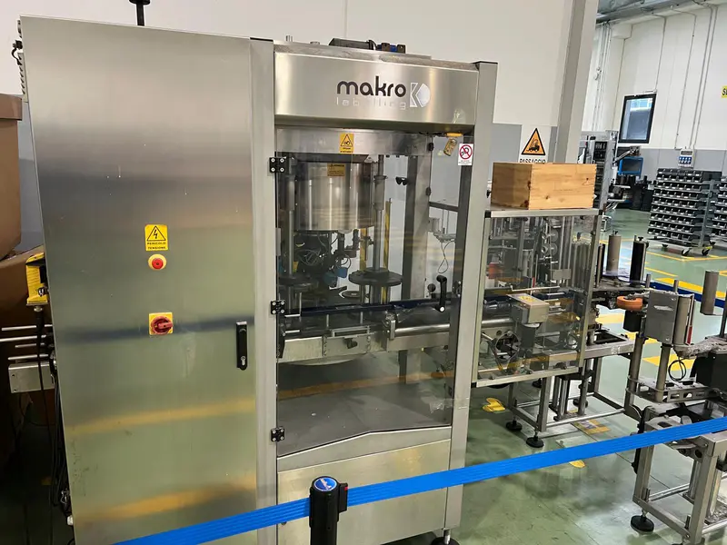 Photo #1 of Used labeling machine MAKRO MAK-1-4P up to 3000 bph