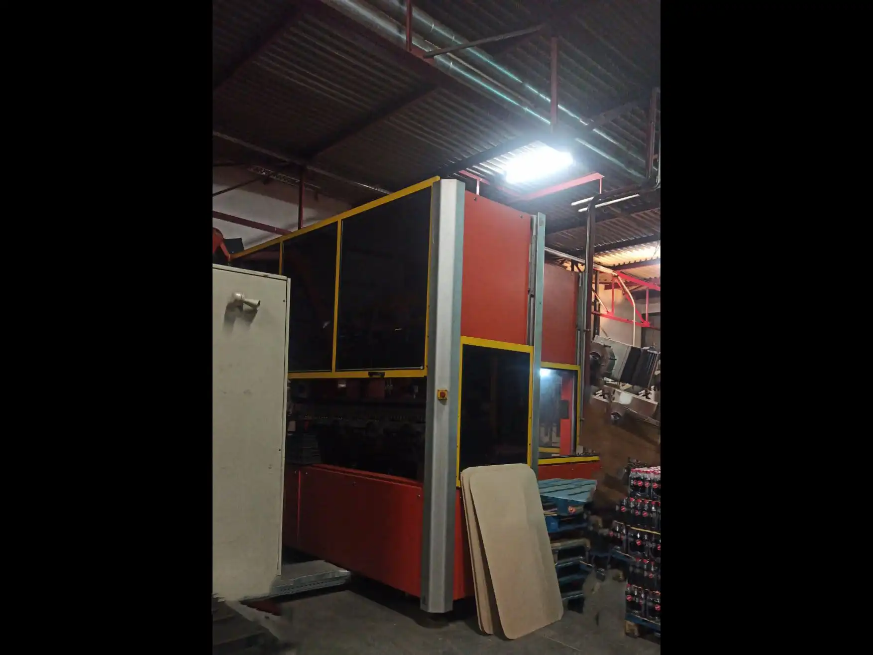 Photo #4 of Used Blow Molding Machine SMIForm SR8 year 2005 12000 bph