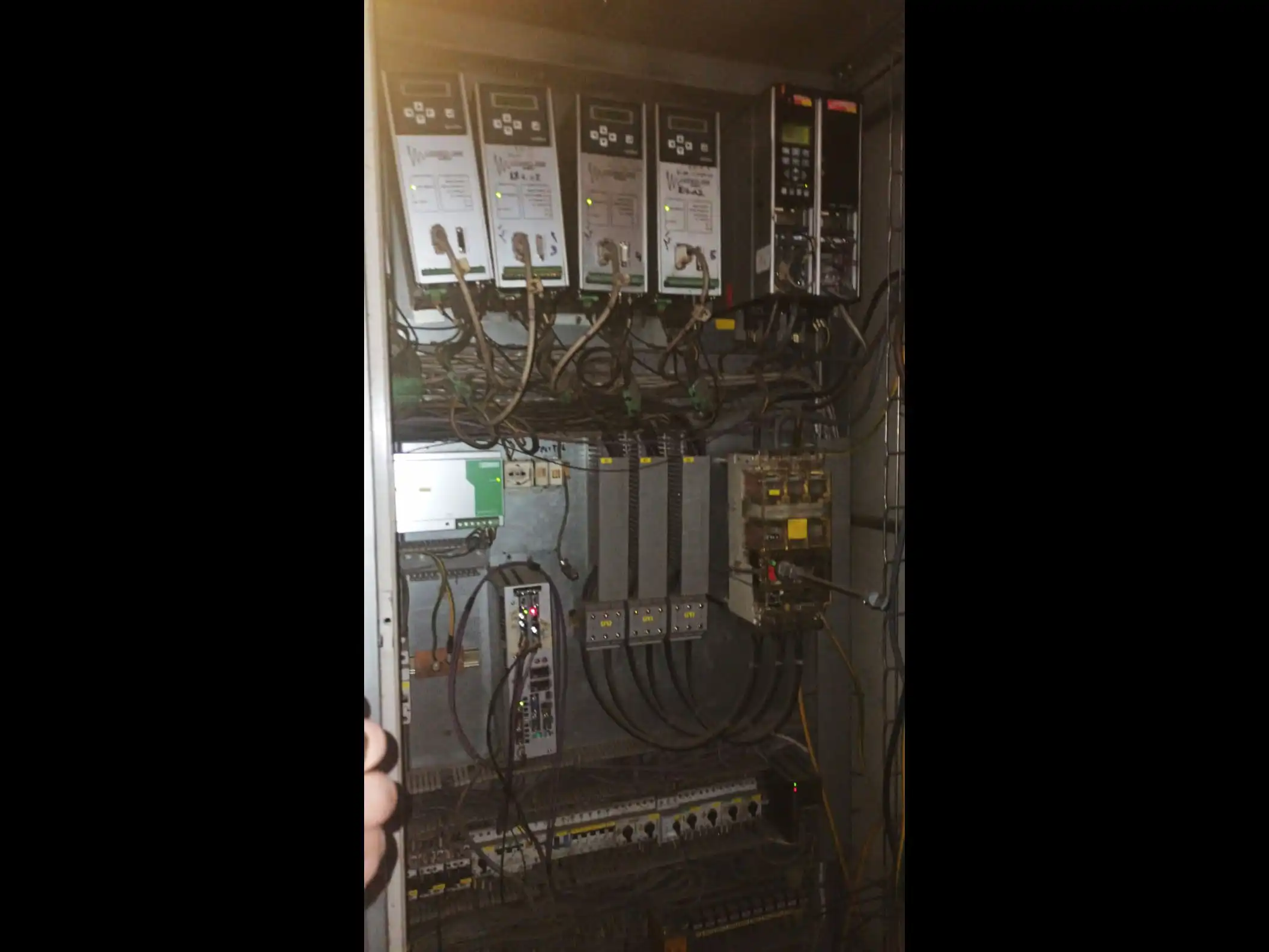 Photo #6 of Used Blow Molding Machine SMIForm SR8 year 2005 12000 bph