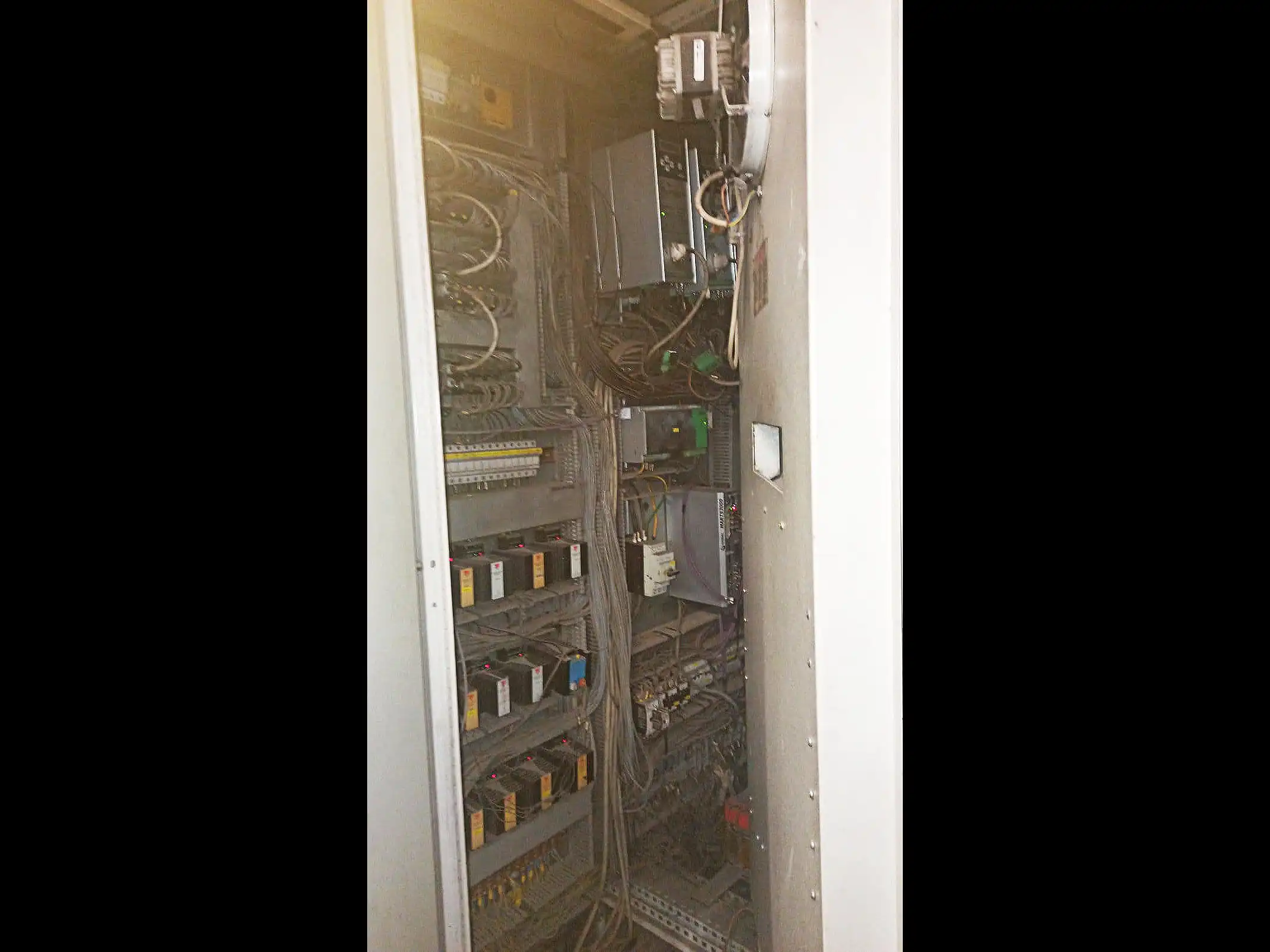 Photo #8 of Used Blow Molding Machine SMIForm SR8 year 2005 12000 bph