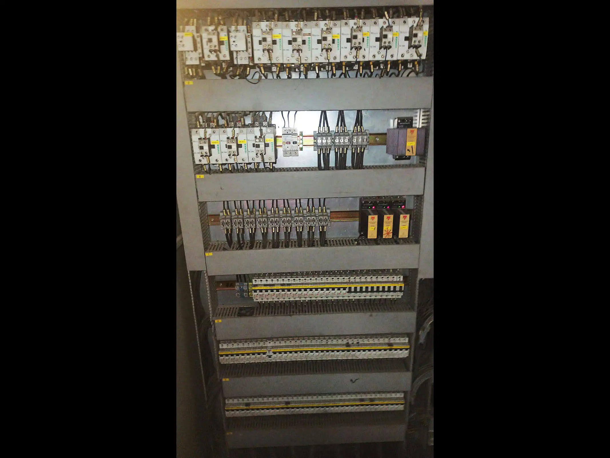 Photo #9 of Used Blow Molding Machine SMIForm SR8 year 2005 12000 bph