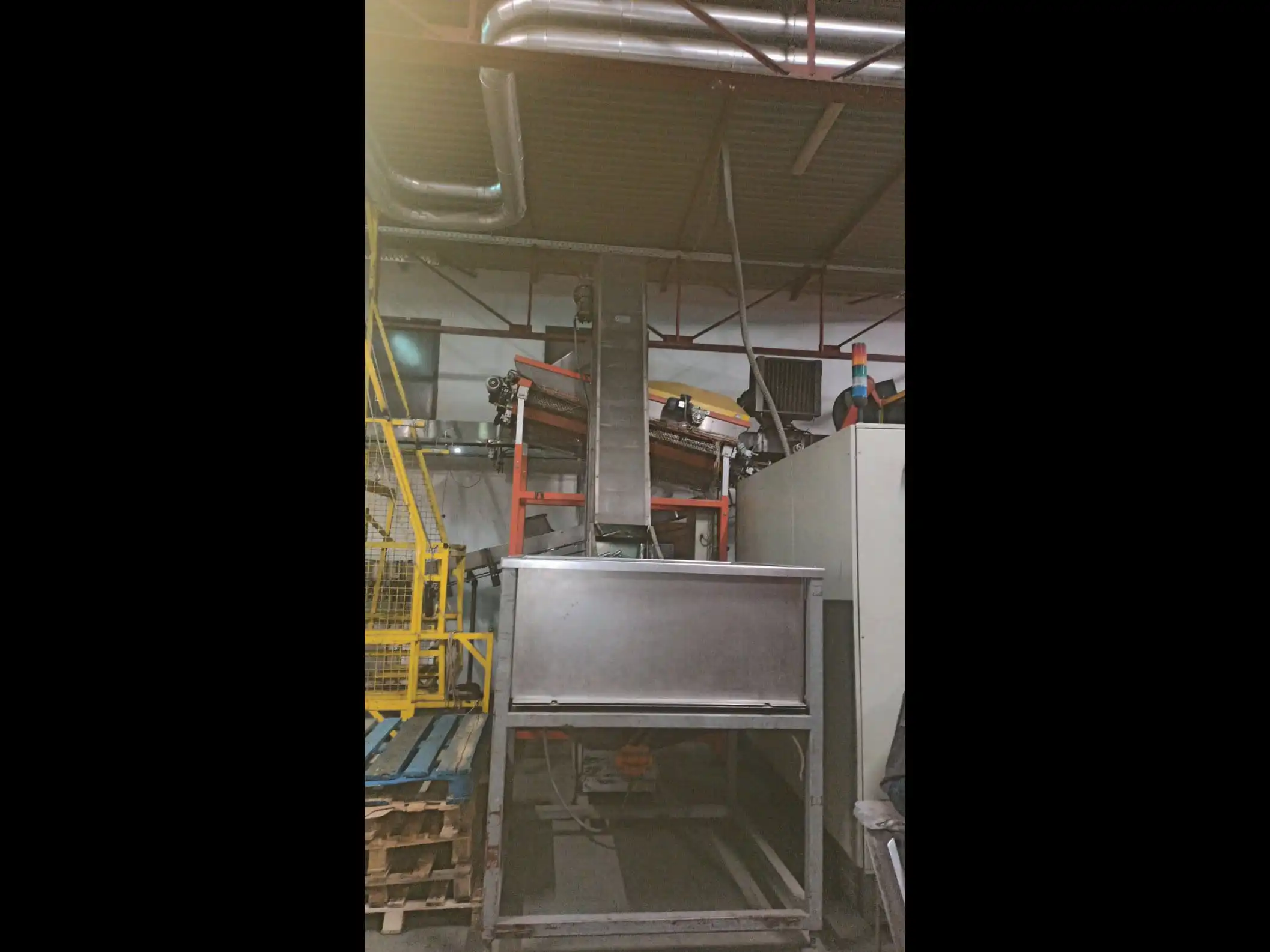 Photo #10 of Used Blow Molding Machine SMIForm SR8 year 2005 12000 bph