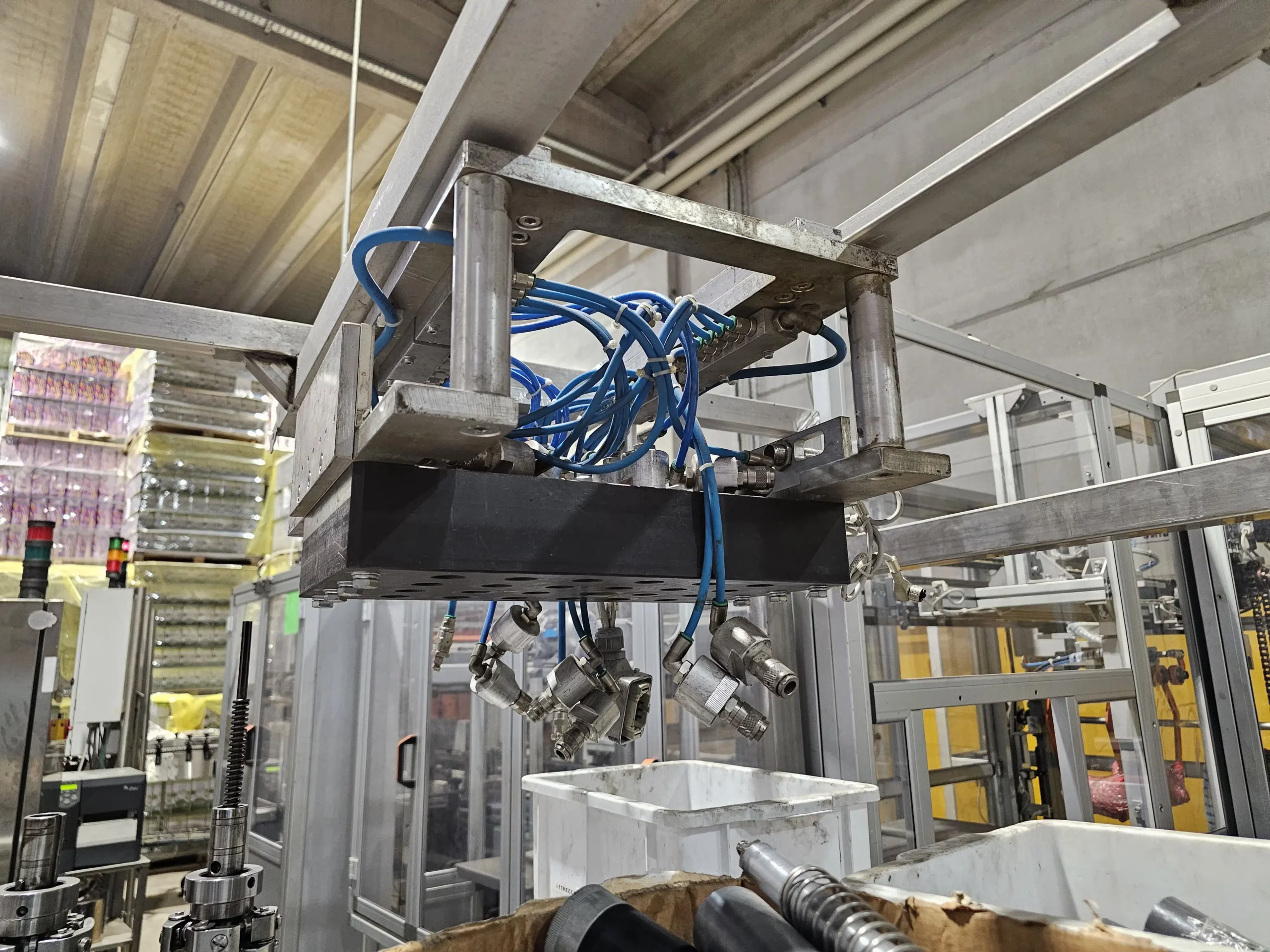 Photo #10 of Used Filling Monoblock + Labeler POLARIS for olive oil 1400 bph