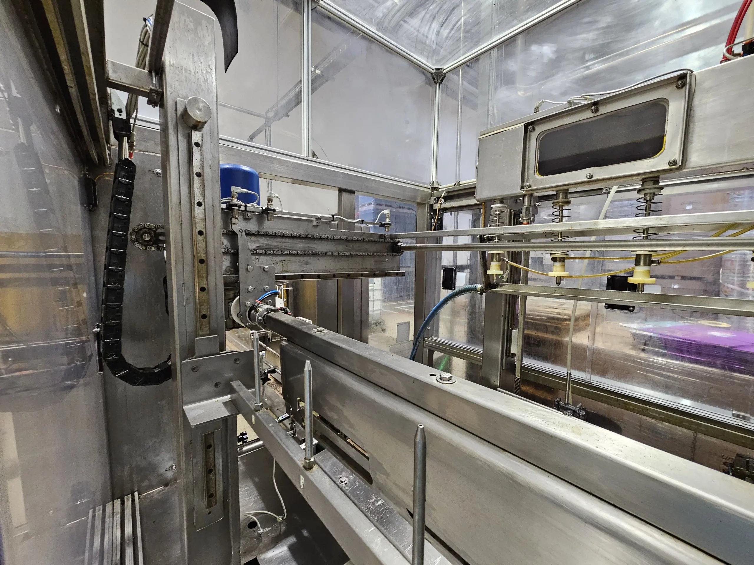 Photo #11 of Used Filling Monoblock + Labeler POLARIS for olive oil 1400 bph