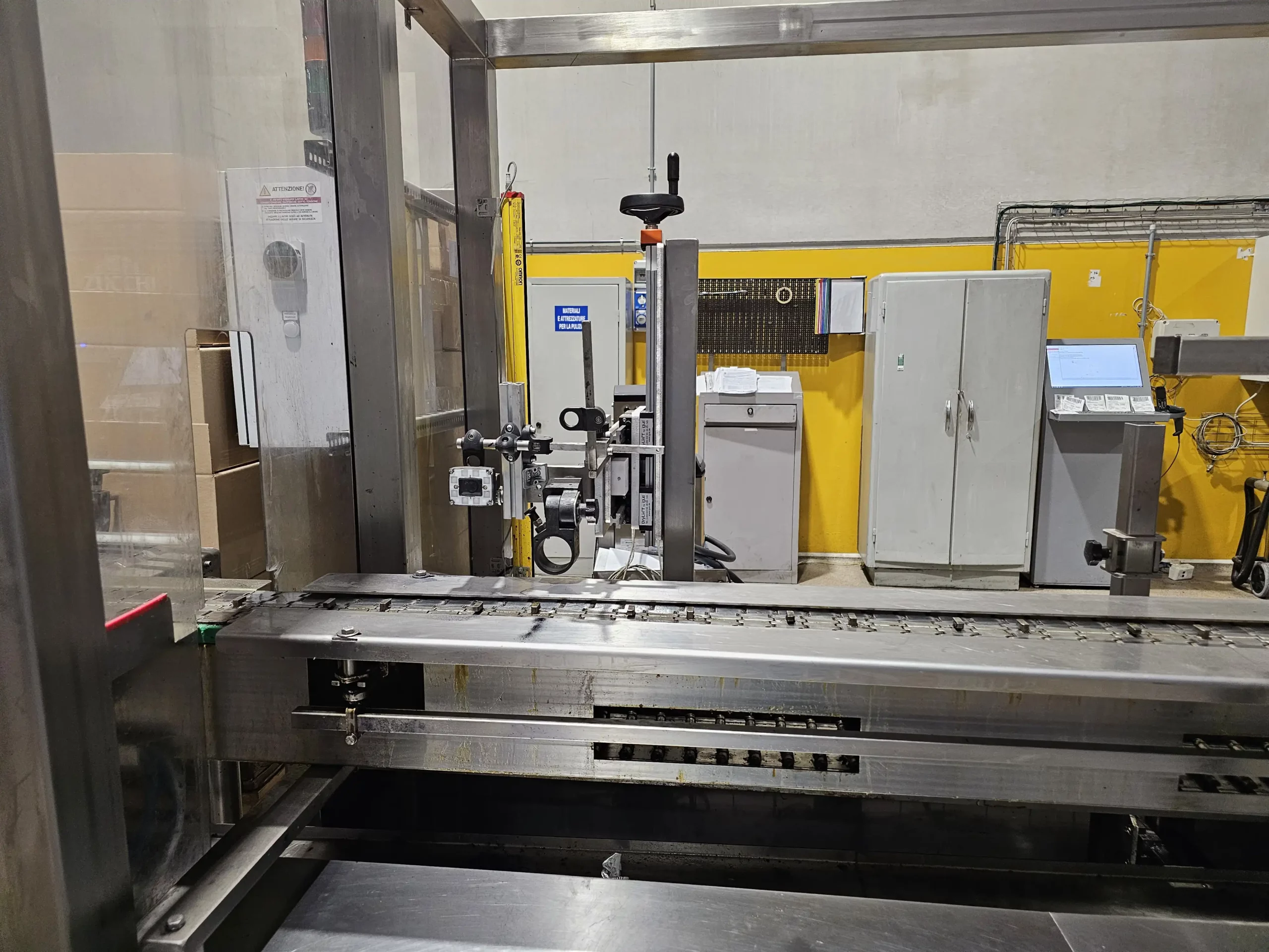 Photo #13 of Used Filling Monoblock + Labeler POLARIS for olive oil 1400 bph