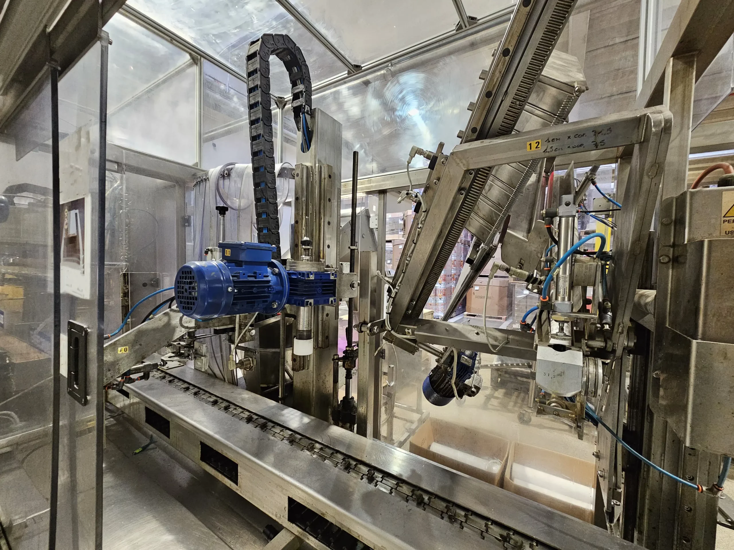 Photo #15 of Used Filling Monoblock + Labeler POLARIS for olive oil 1400 bph