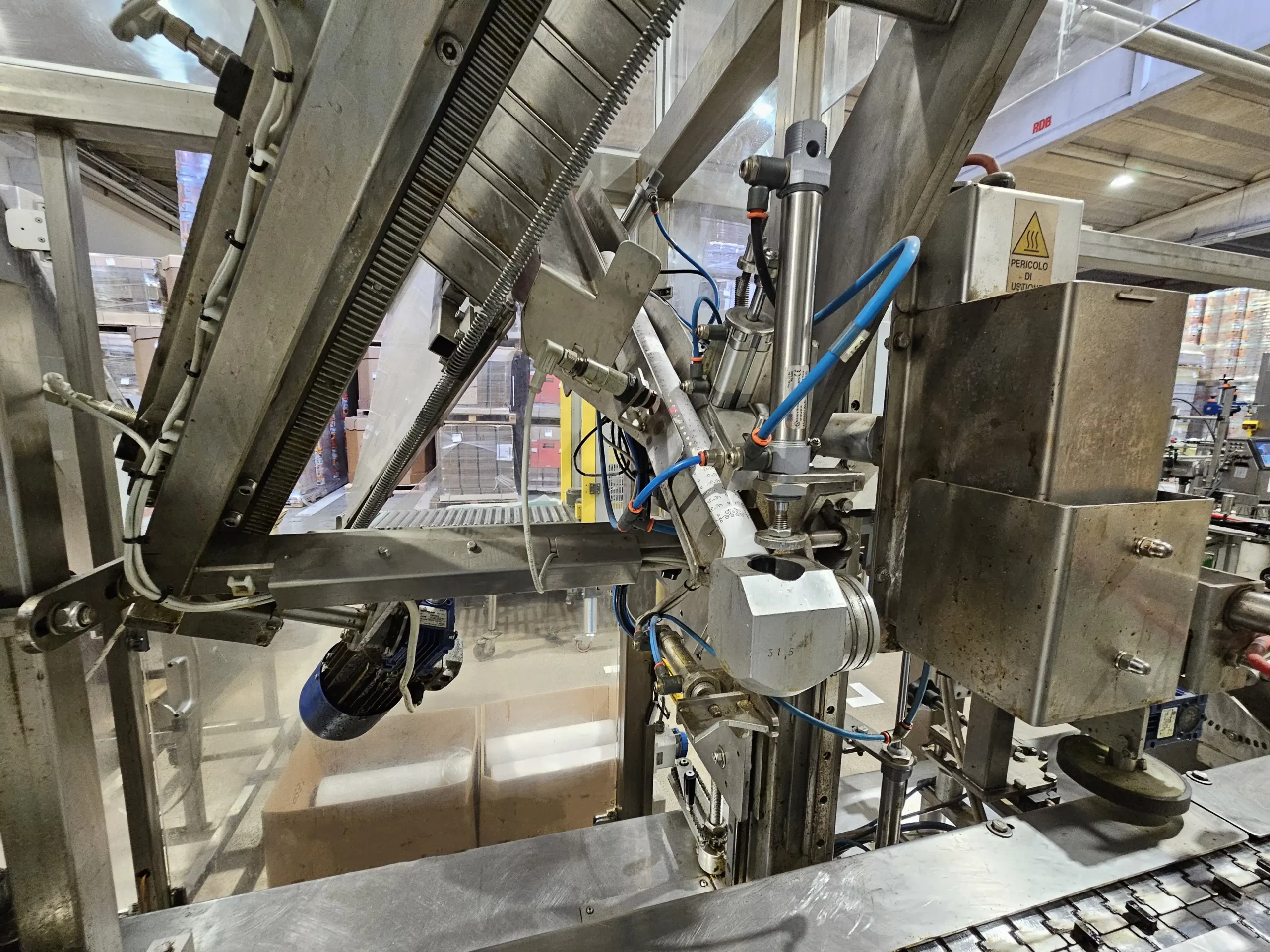 Photo #16 of Used Filling Monoblock + Labeler POLARIS for olive oil 1400 bph