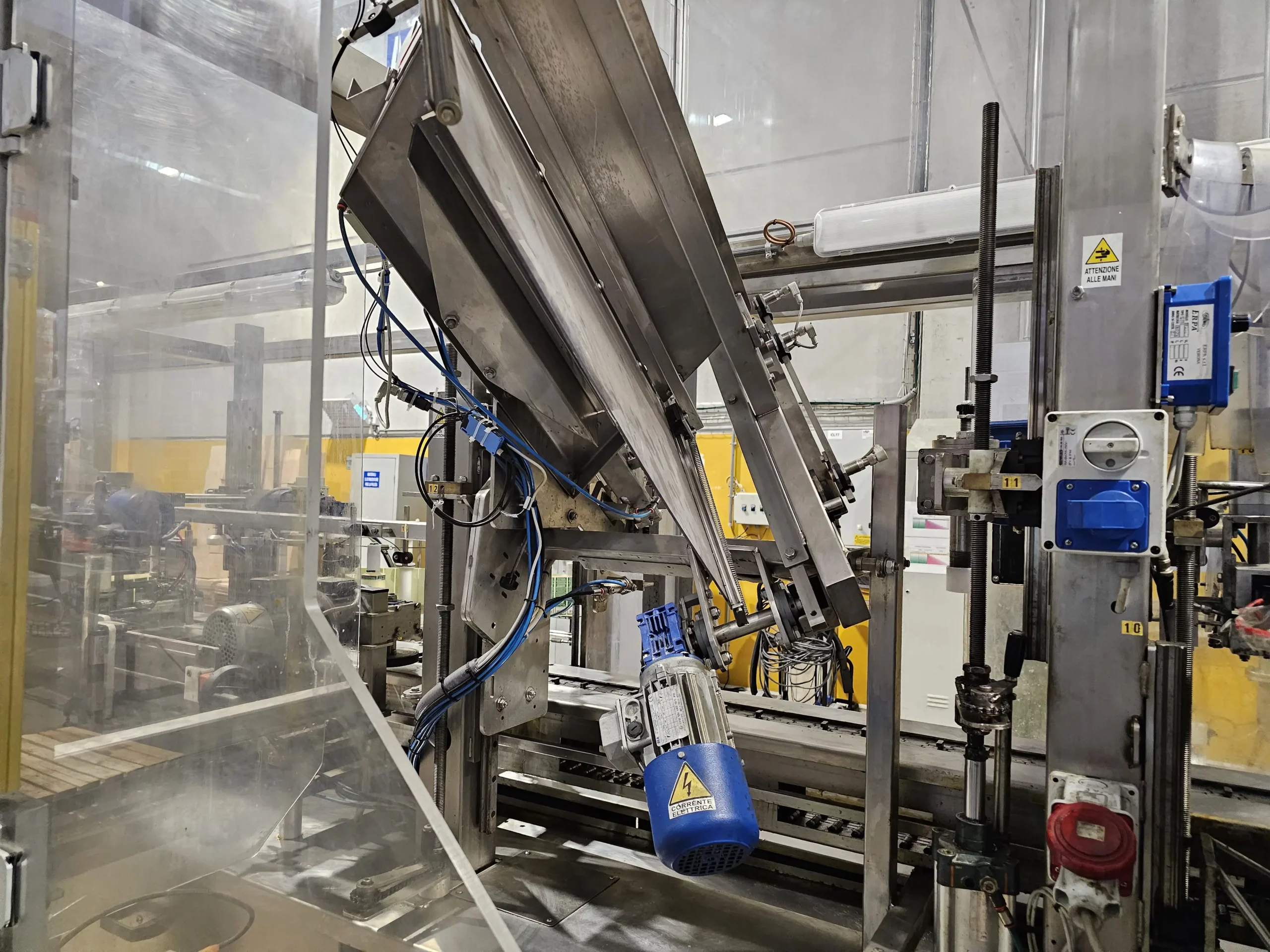 Photo #20 of Used Filling Monoblock + Labeler POLARIS for olive oil 1400 bph