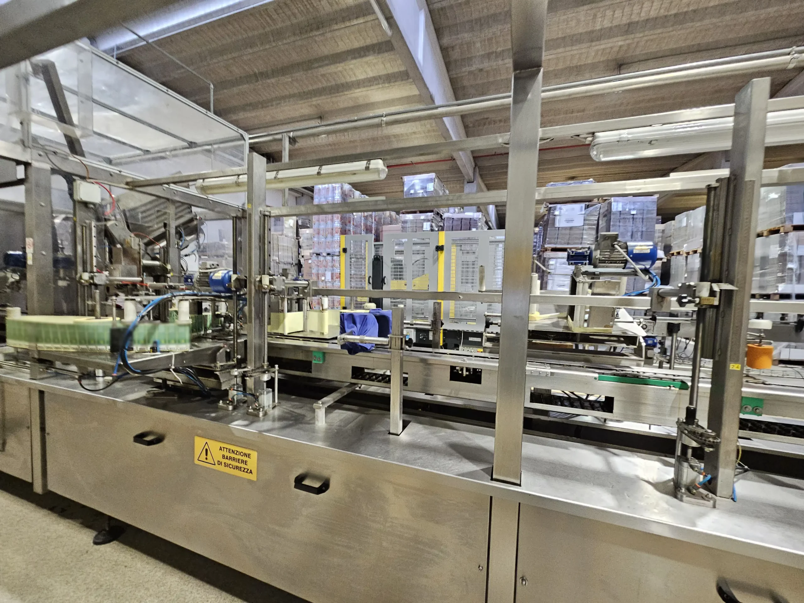 Photo #25 of Used Filling Monoblock + Labeler POLARIS for olive oil 1400 bph