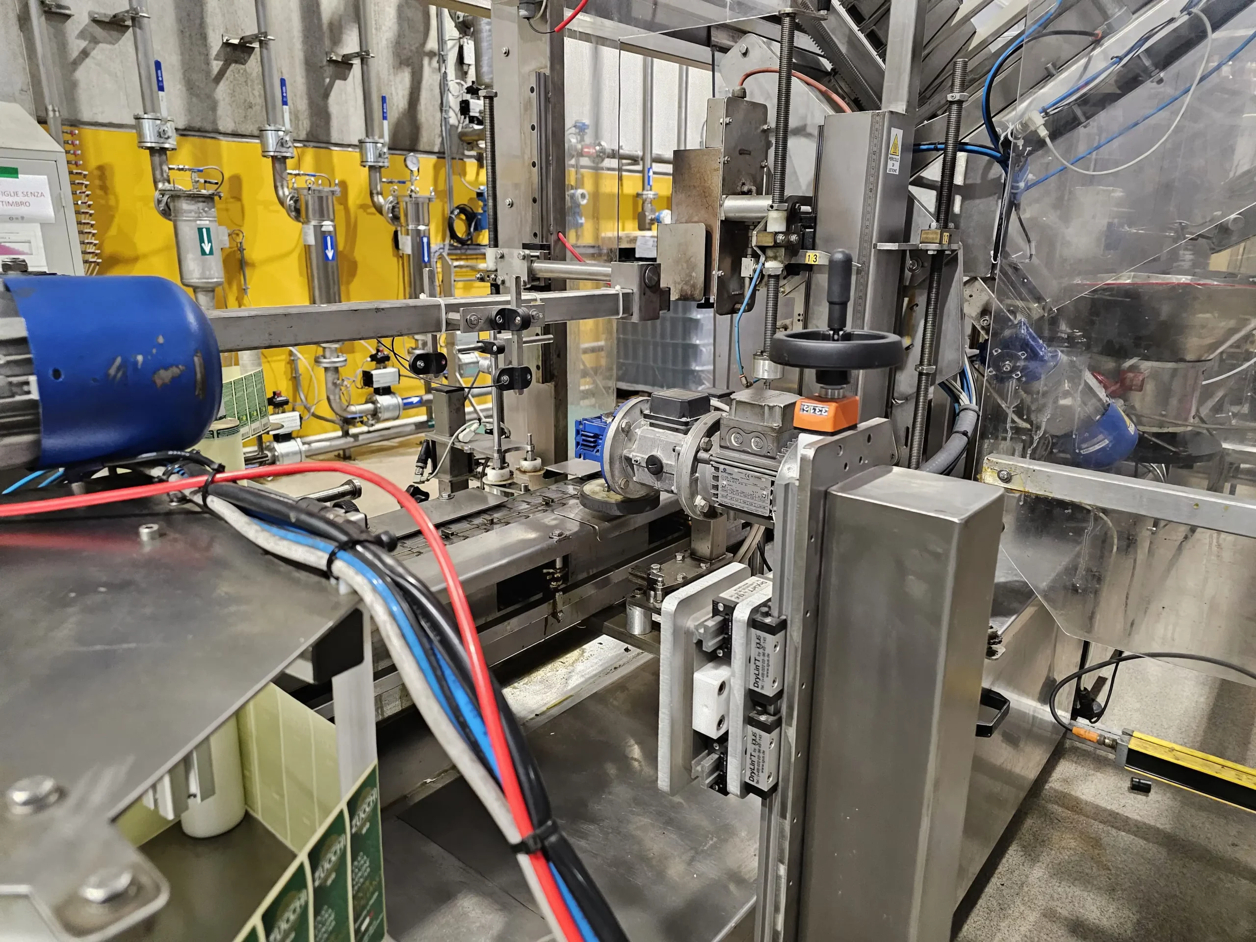 Photo #28 of Used Filling Monoblock + Labeler POLARIS for olive oil 1400 bph