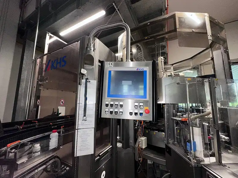 Photo #22 of Used aseptic isobaric bottling line KHS for PET 27000 bph