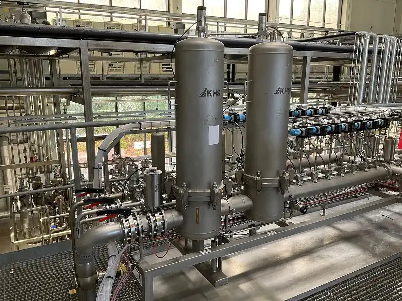 Photo #30 of Used aseptic isobaric bottling line KHS for PET 27000 bph