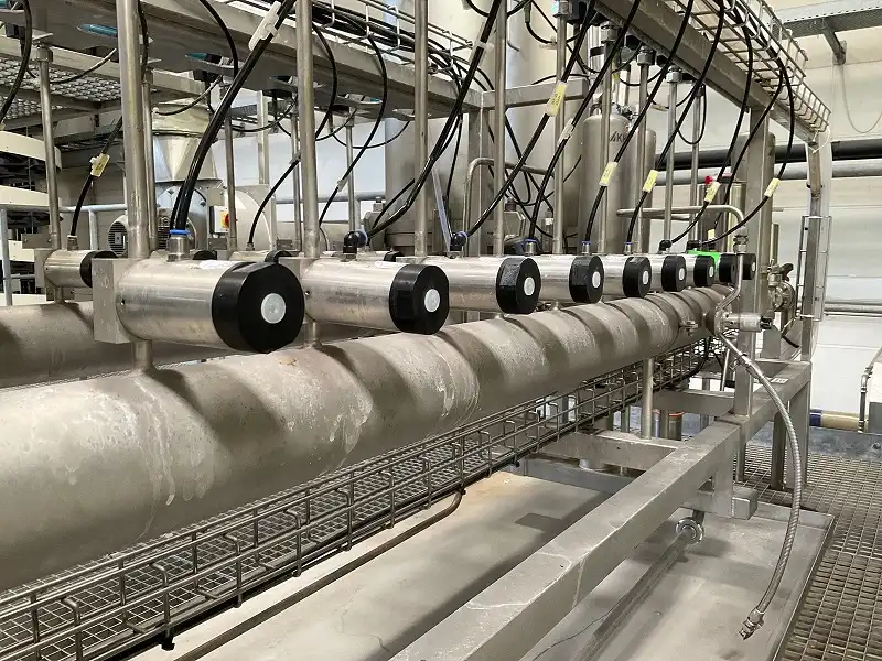 Photo #31 of Used aseptic isobaric bottling line KHS for PET 27000 bph