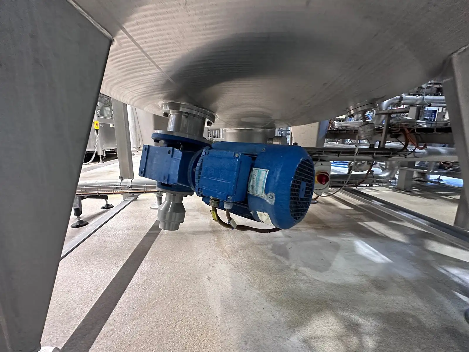 Photo #36 of Used aseptic isobaric bottling line KHS for PET 27000 bph