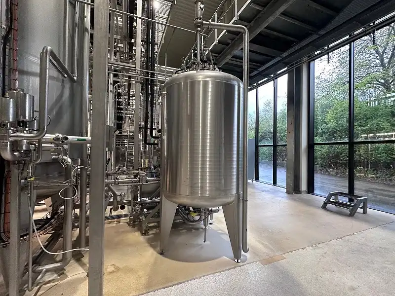 Photo #37 of Used aseptic isobaric bottling line KHS for PET 27000 bph