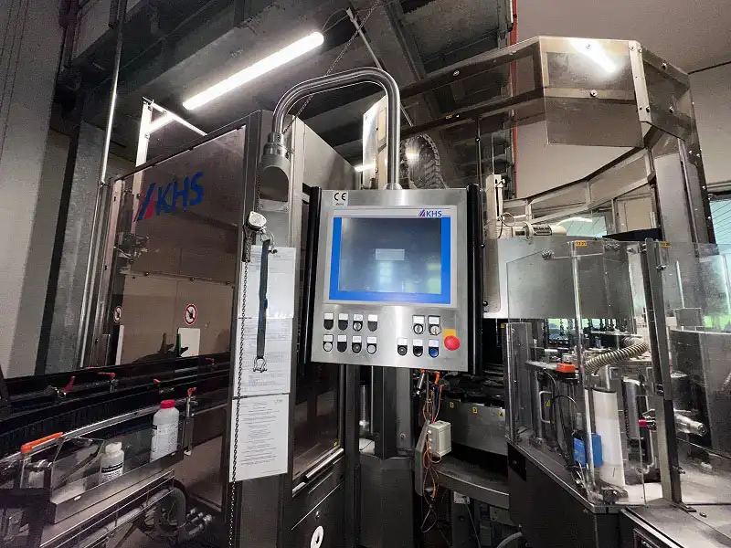 Photo #44 of Used aseptic isobaric bottling line KHS for PET 27000 bph