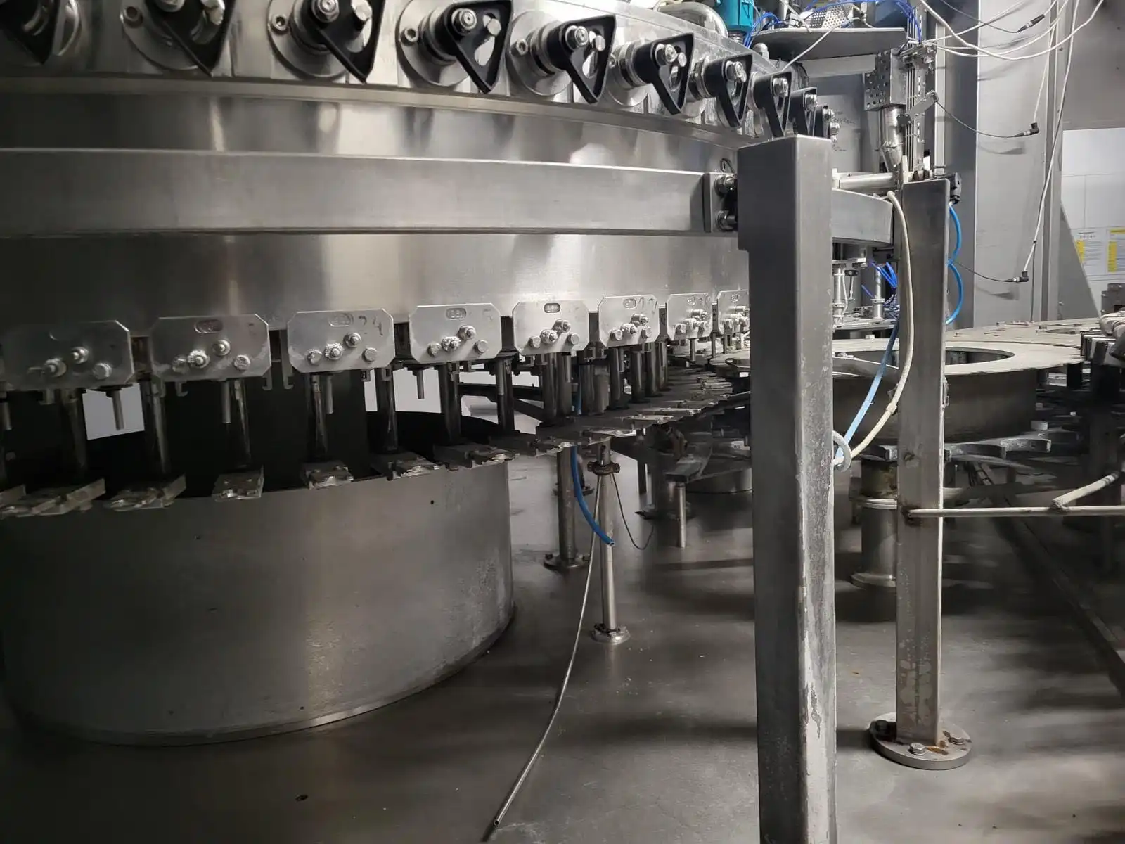 Photo #12 of Used Filling Monoblock RIVI 50-60-12 12000 bph