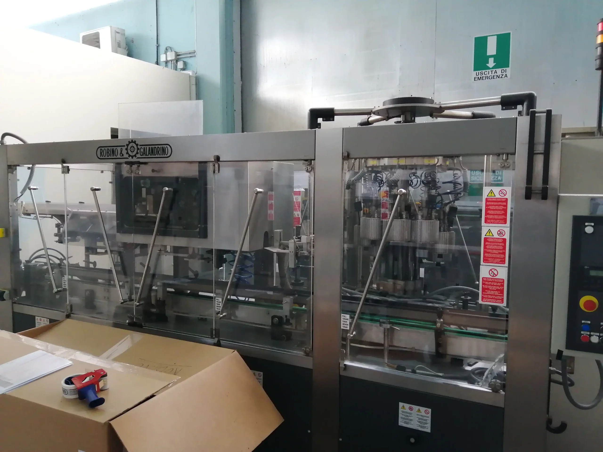 Photo #4 of Used Shrinkable Capsuling Machine Robino & Galandrino Monostadio Z9T