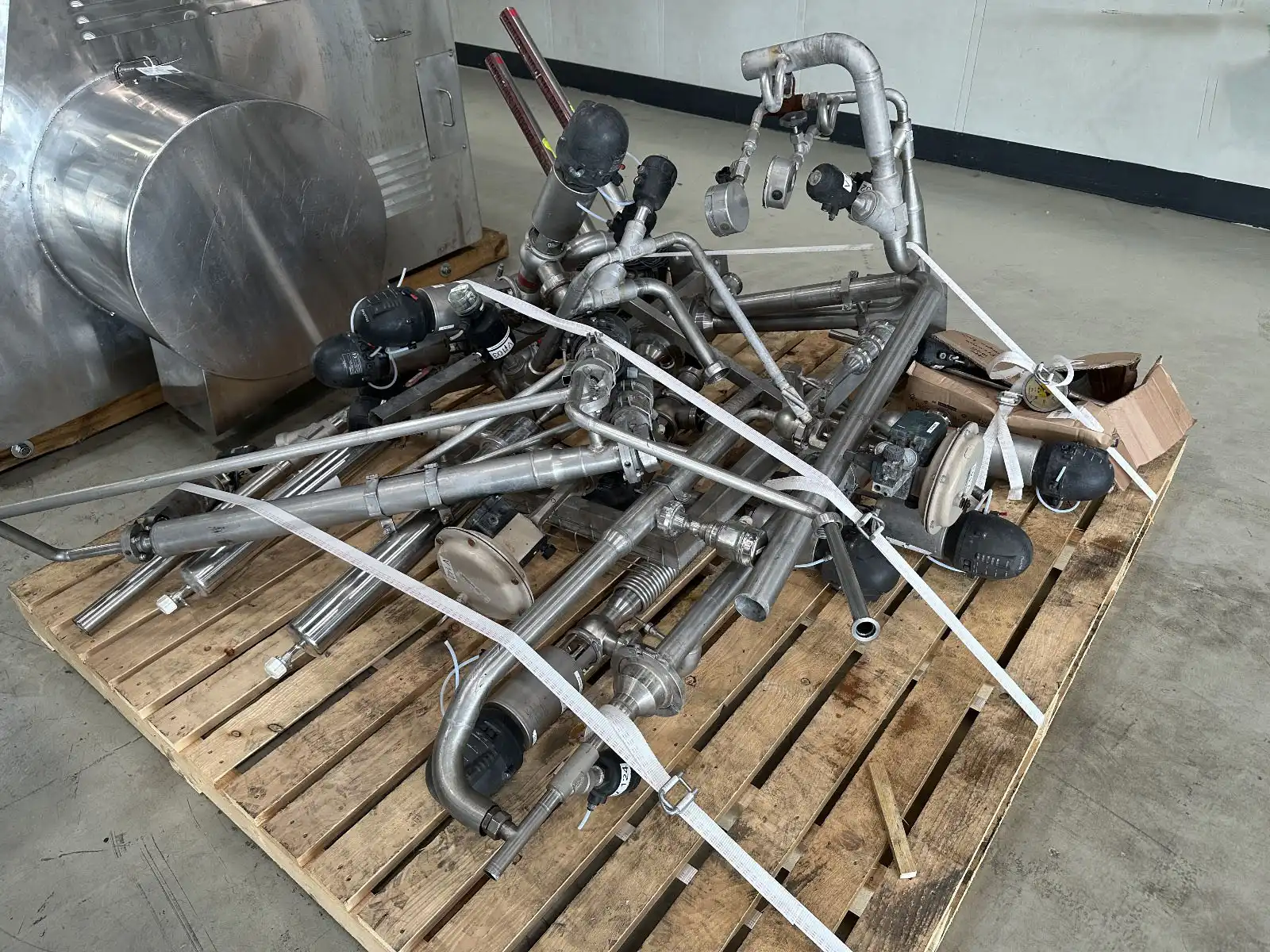 Photo #10 of Used Tank PROMINOX Cuve 2004 40000 l