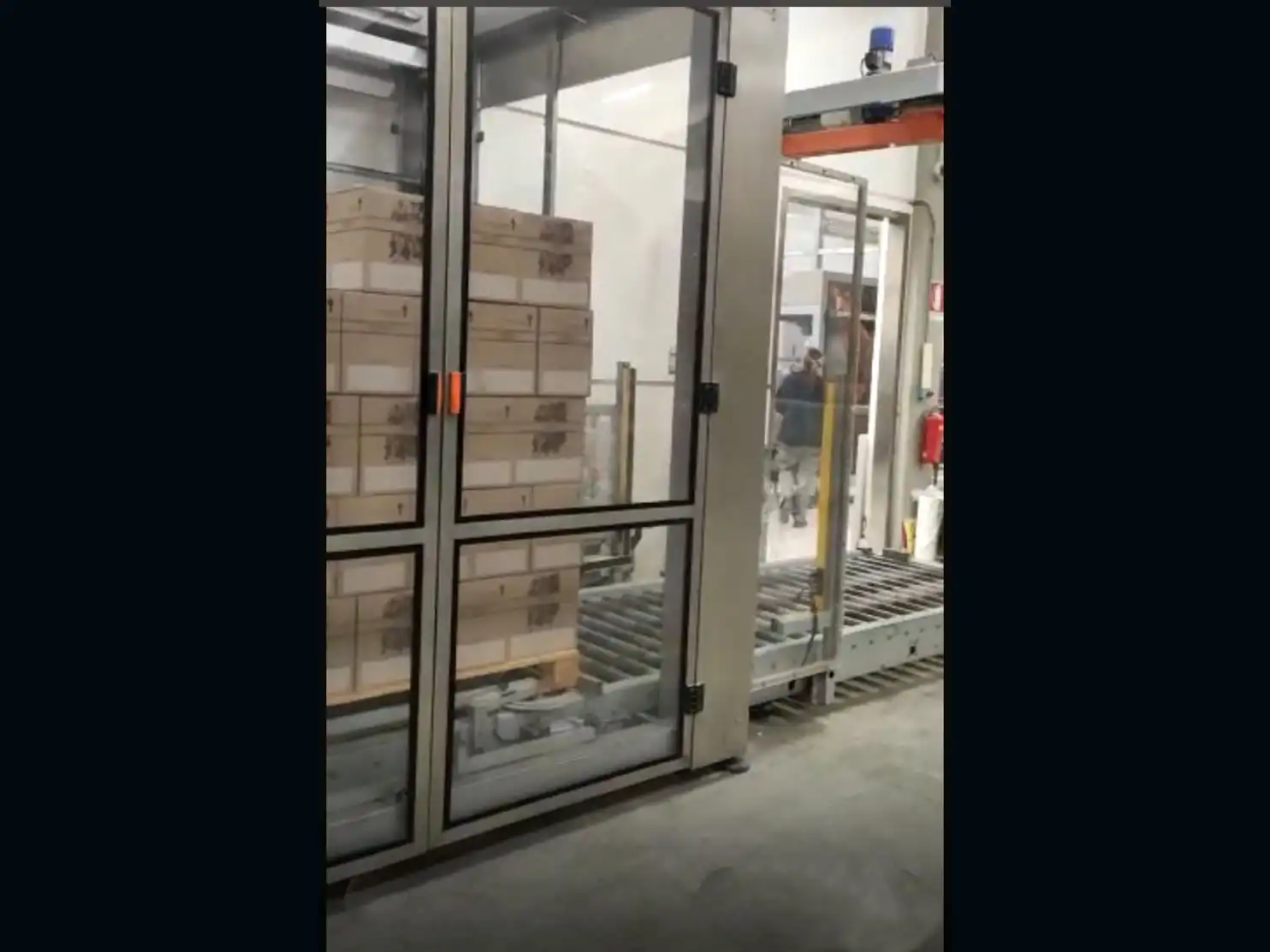 Photo #3 of Used Palletizer APSOL CP-G ROBOT 800 boxes/hour