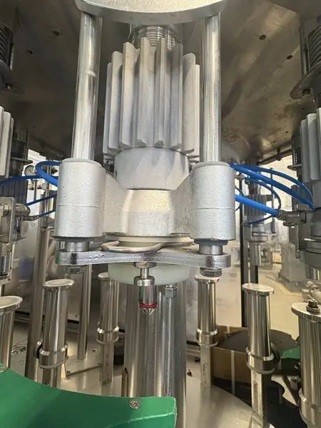 Photo #6 of Used filling monoblock Bertolaso Miniblock 12/12/1 2500 bph