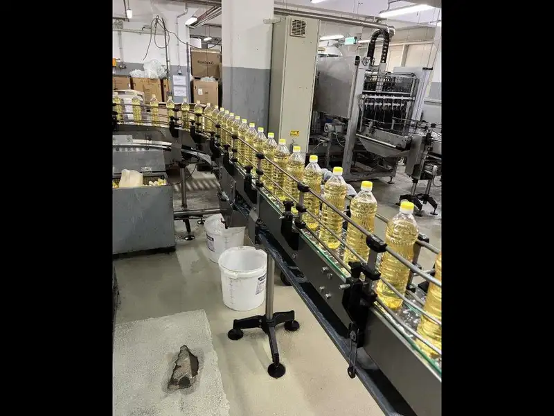 Photo #21 of Used Bottling Line for edible oil 6000 bph