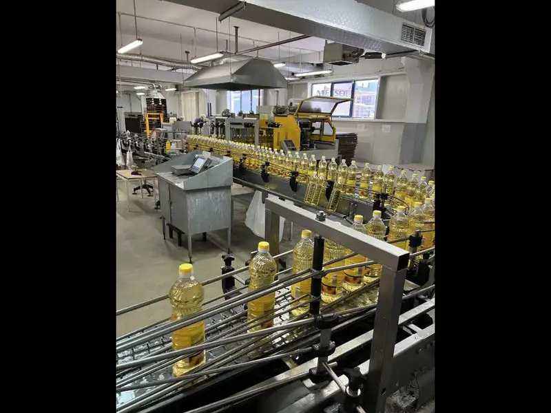 Photo #22 of Used Bottling Line for edible oil 6000 bph