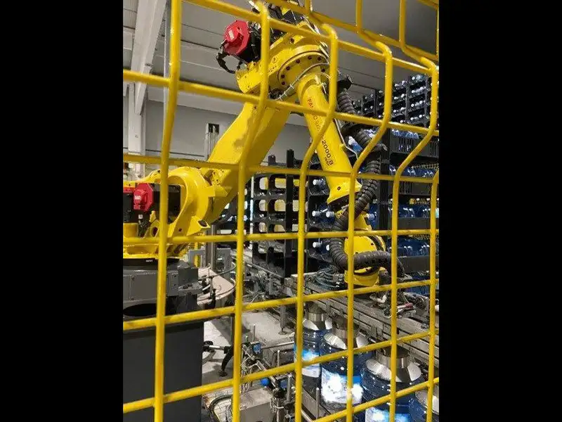 Photo #2 of Used Robot Palletizer FANUC 10800 bph