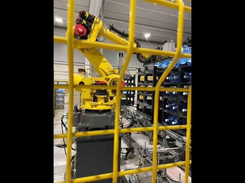 Photo #3 of Used Robot Palletizer FANUC 10800 bph