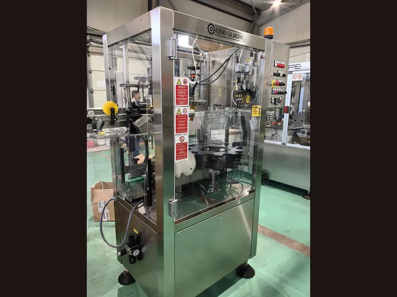 Photo #2 of Used capsuling machine Robino & Galandrino Minibloc year 2003 – 3000 bph