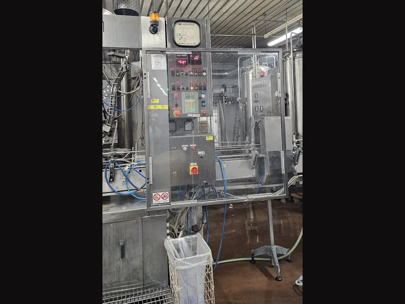 Photo #18 of Used bottling line Cortellazzi for CSD in PET bottles – 8000 bph
