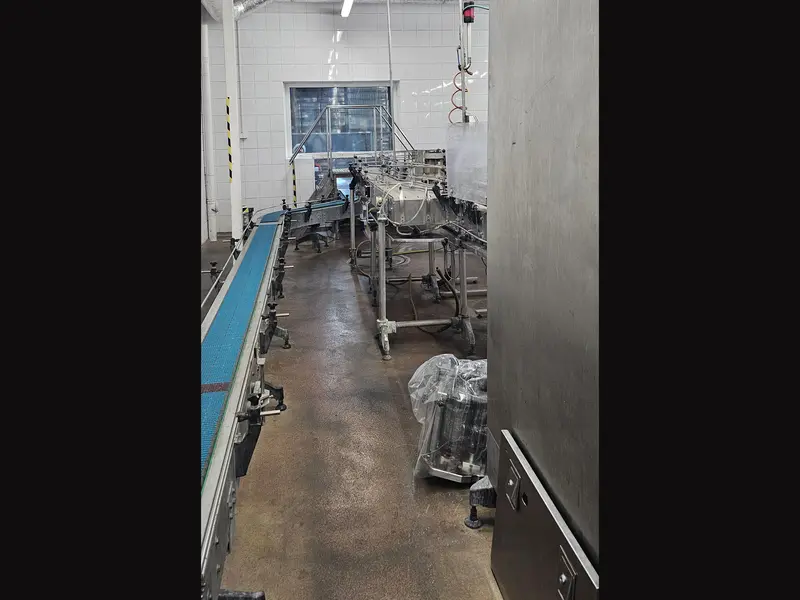 Photo #42 of Used bottling line Cortellazzi for CSD in PET bottles – 8000 bph