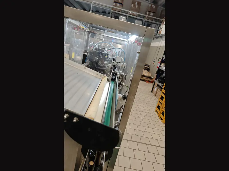 Photo #2 of Used capsuling machine Robino & Galandrino SuperBlock F6 6000 bph