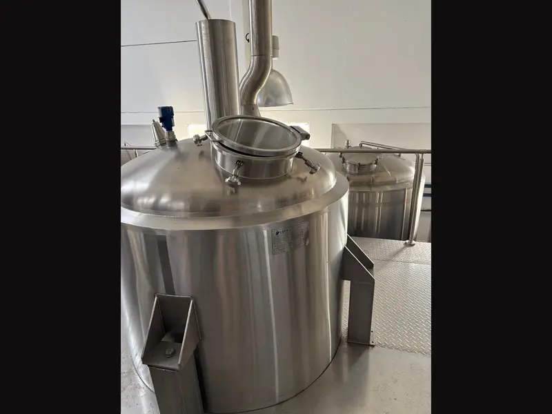 Photo #2 of Used Brewing and filling line for beer HG Machinery 800 kg/hour