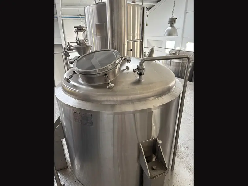 Photo #3 of Used Brewing and filling line for beer HG Machinery 800 kg/hour