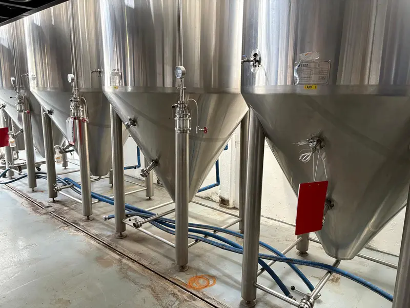 Photo #4 of Used Brewing and filling line for beer HG Machinery 800 kg/hour