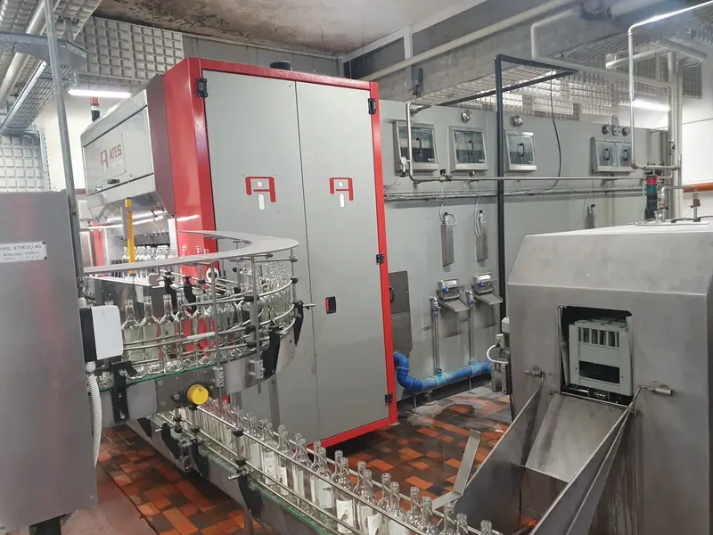 Photo #3 of Used Automatic Bottle Washer ATES Giorgia 8000 bph