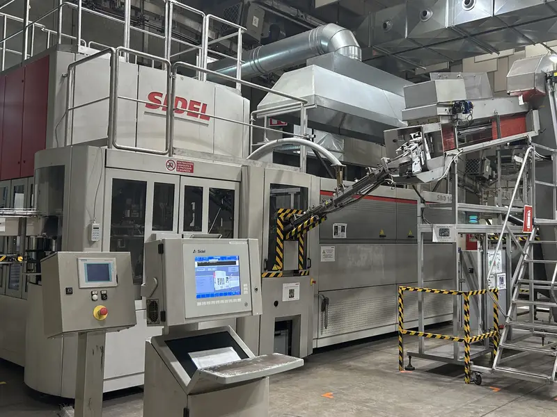 Photo #1 of Used Isobaric PET Complete Bottling Line for Water CSD 18000 bph 2L