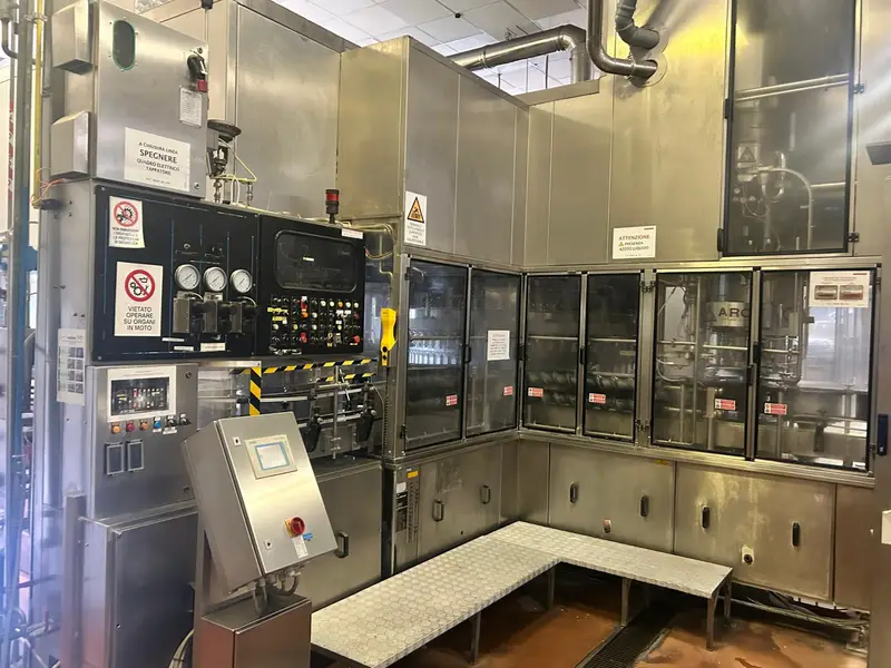 Photo #9 of Used Isobaric PET Complete Bottling Line for Water CSD 18000 bph 2L