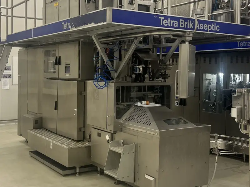 Photo #1 of Used Tetra Pak Bottling line for UHT Milk 7500 bph year 2000